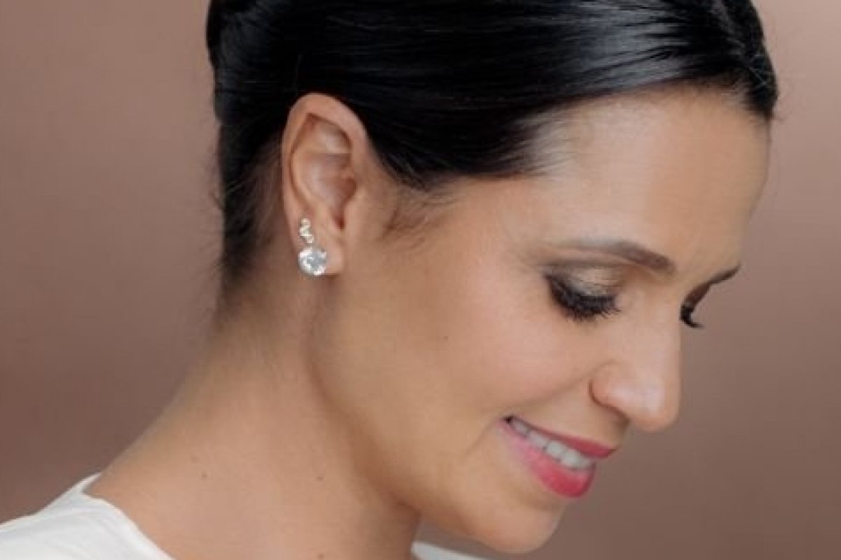 Aos seis meses de gestação, soprano Carla Cottini protagoniza dois intermezzos cômicos na estreia da Companhia Brasileira de Ópera de Câmara no Teatro B32!