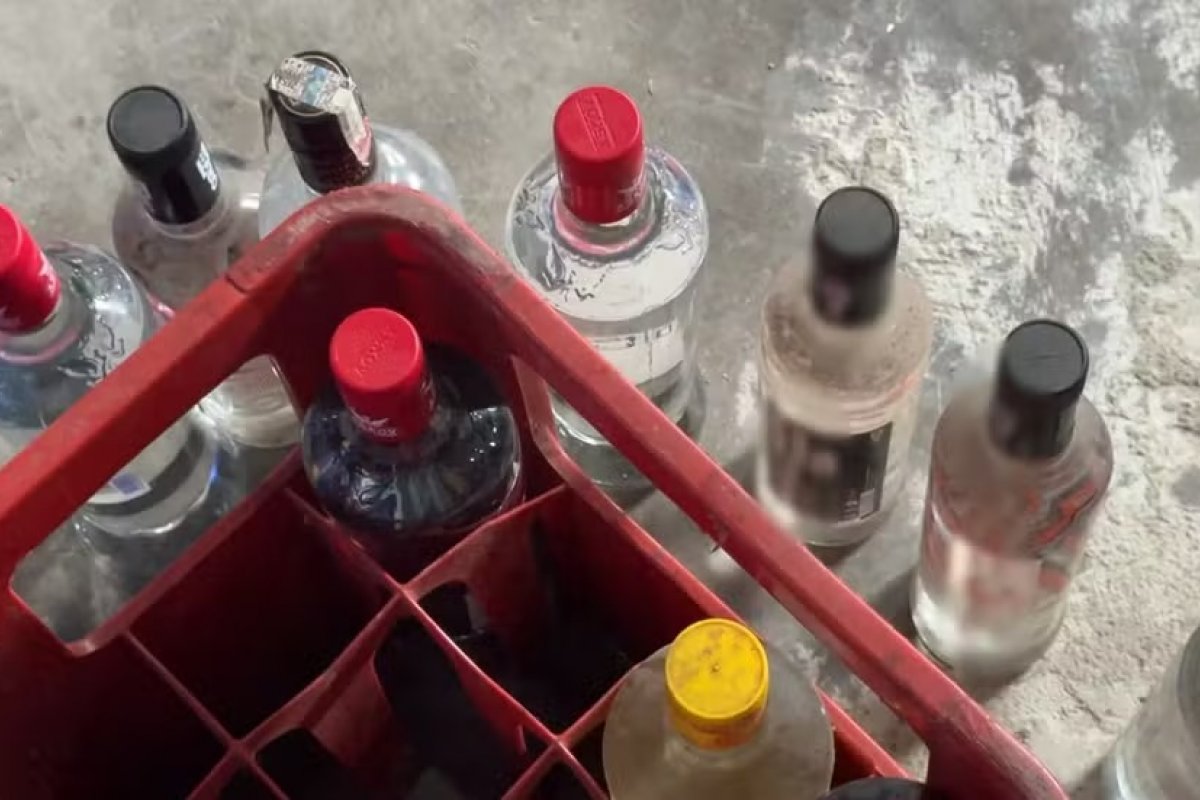 Homem suspeito de vender bebidas alcoólicas adulteradas com metanol é preso na Bahia