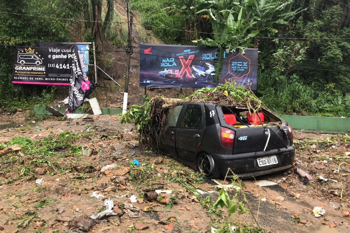 Chuva forte deixa 11 mortos na Baixada Santista