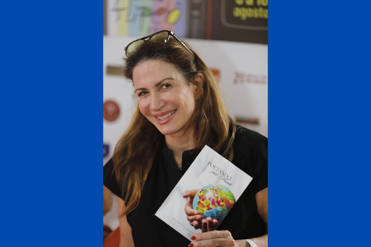 Melina Ollandezos lança livro "Poetando pelo Mundo" e faz sessão de autógrafos em Salvador