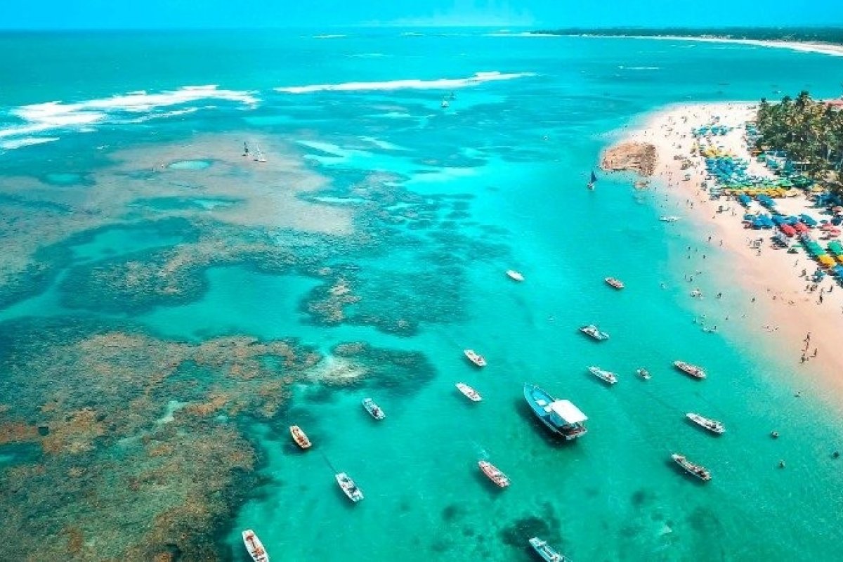 Cobranças de barracas são suspensas em praia de Porto de Galinhas (PE)