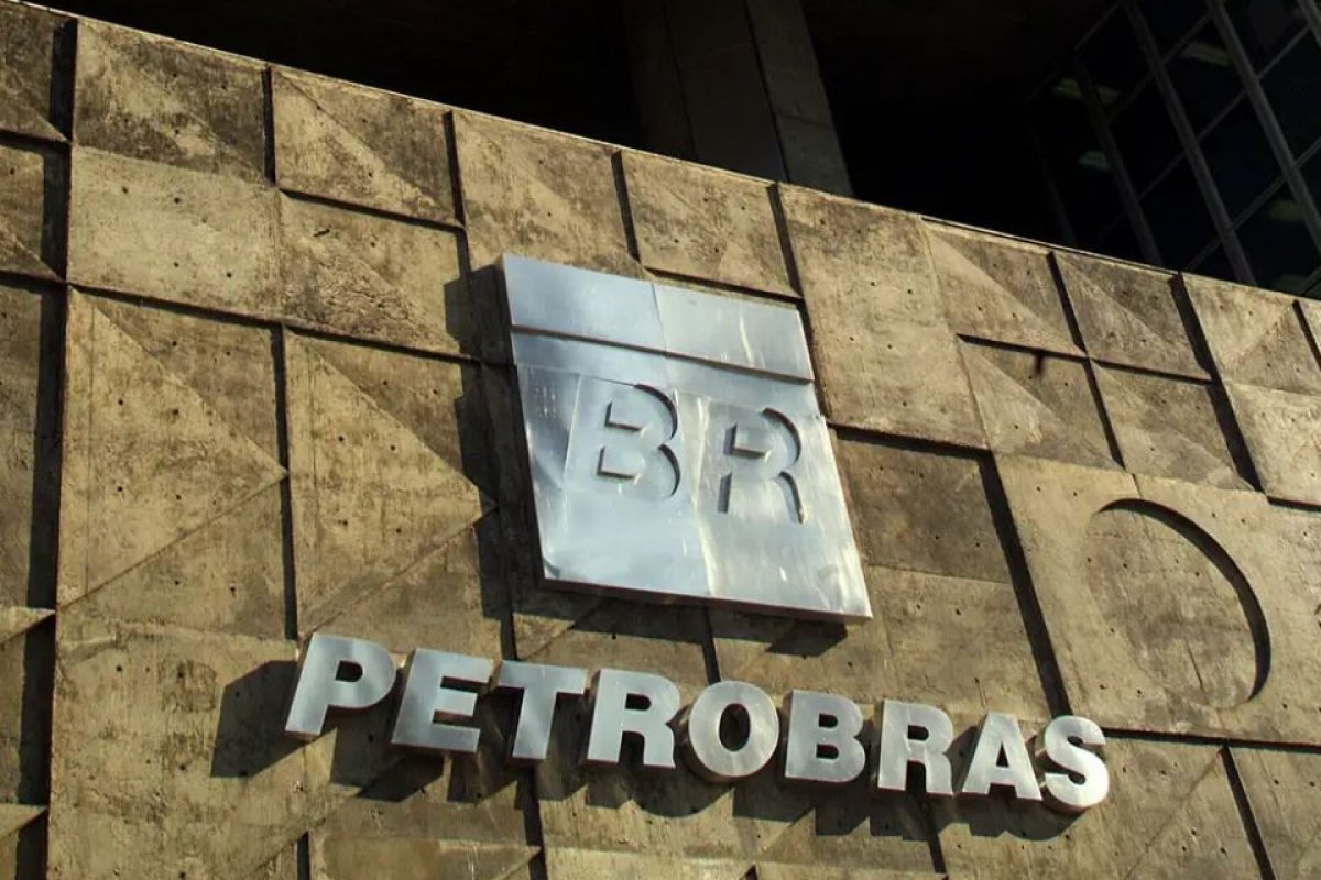 Petrobras paralisa perfuração na Foz do Amazonas após vazamento de fluido