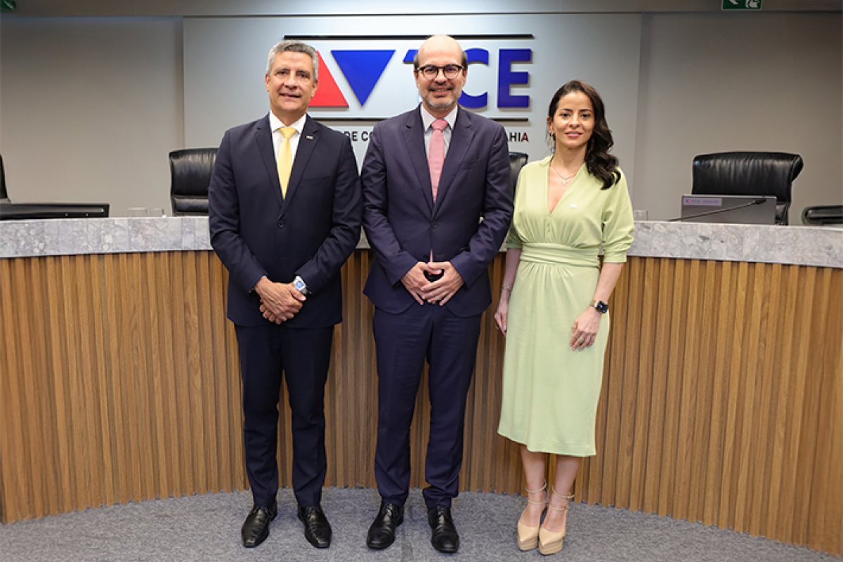 TCE empossa nova Mesa Diretora do biênio 2026/2027
