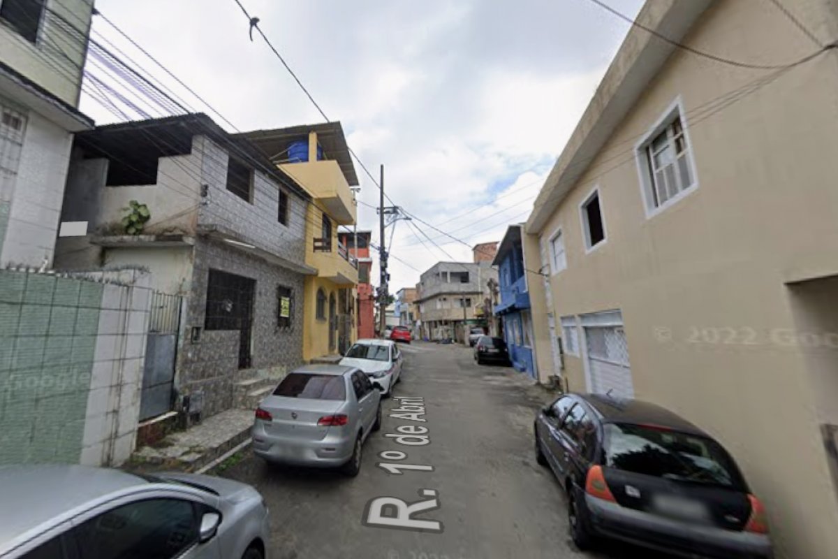 Mulher é morta a tiros em Salvador após ter casa invadida por homens 