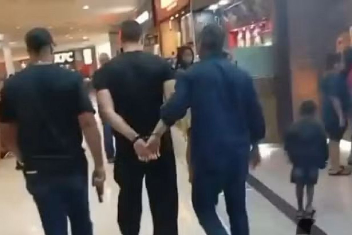 Homem é preso em flagrante após marcar encontro colega de 13 anos do filho