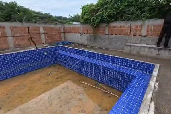 [Três homens são presos acusados de integrar facção criminosa no Rio de janeiro ]