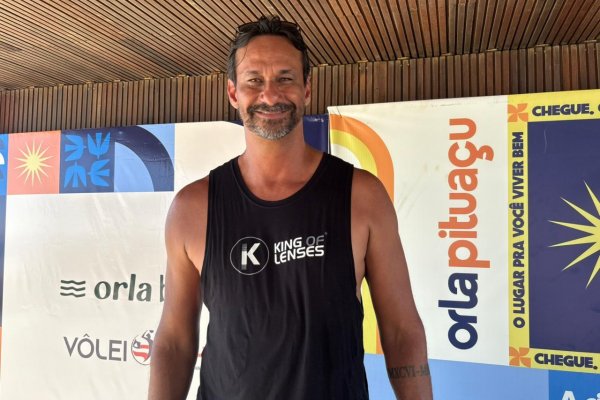 [Campeão Olímpico, Ricardo Santos volta a Salvador e compartilha experiência em clínica de vôlei de praia ]