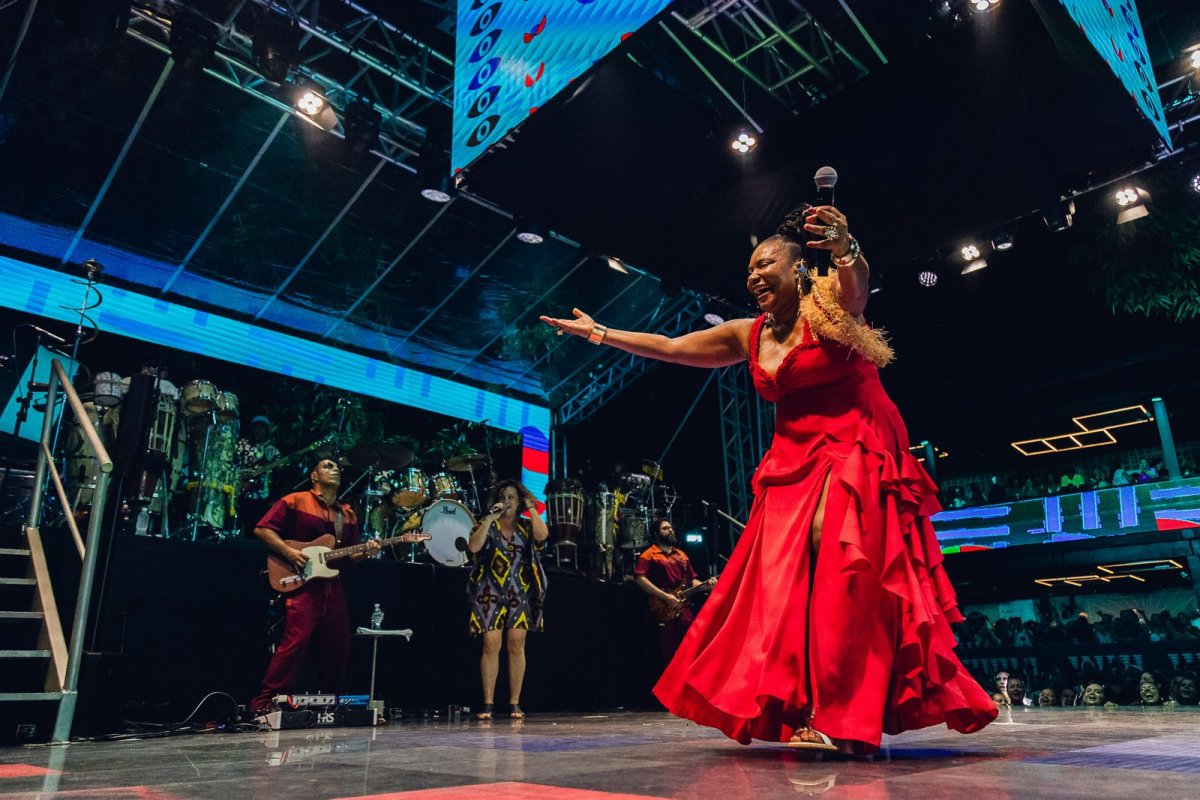 Margareth Menezes reúne blocos afros em show especial no Candyall Guetho Square