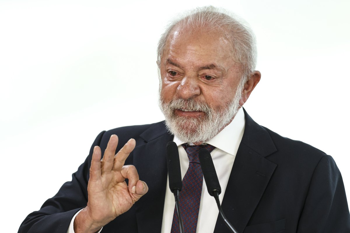 Lula sanciona lei que proíbe desconto automático em aposentadoria e veta uso de dinheiro do governo