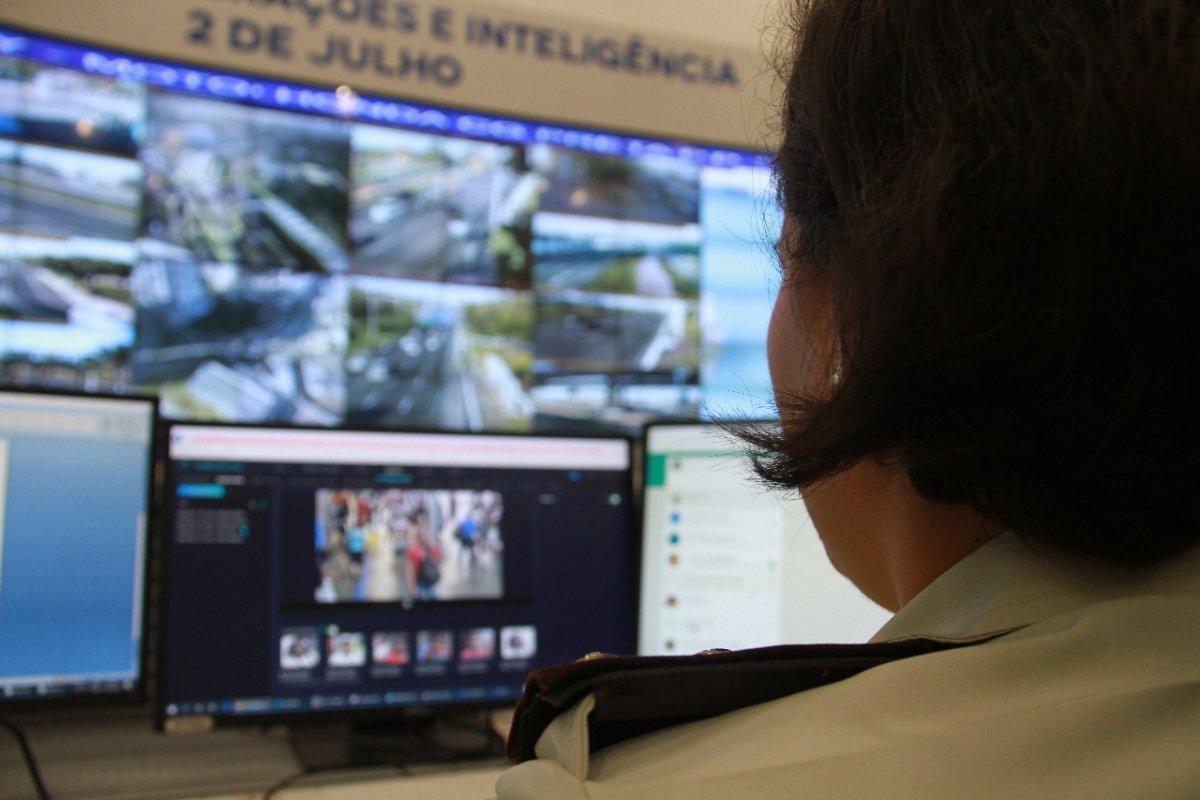 Suspeito de violência doméstica é preso após ser identificado em sistema de reconhecimento facial