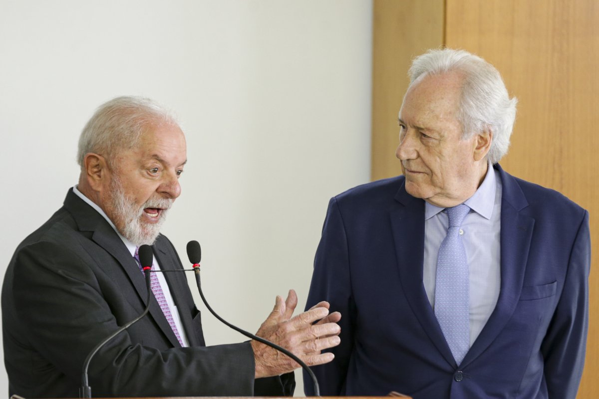 Lewandowski avisa a Lula que deixa Ministério da Justiça nesta sexta-feira (9)