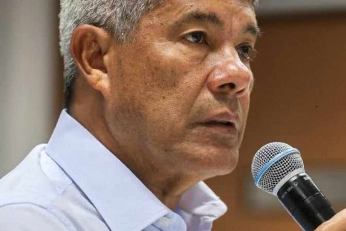 Jerônimo sanciona lei que proíbe homenagens à ditadura em equipamentos públicos