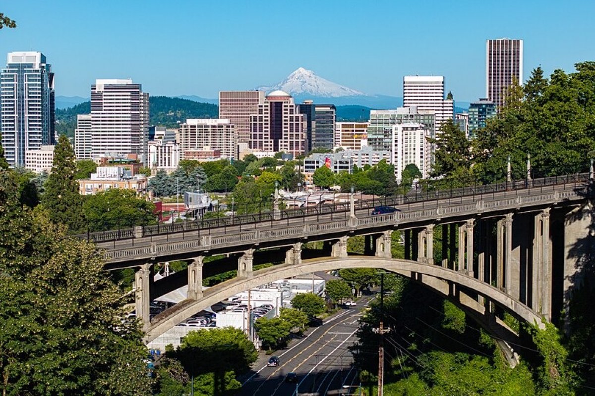 Agentes do imigração dos EUA atiram em duas pessoas em Portland, diz imprensa