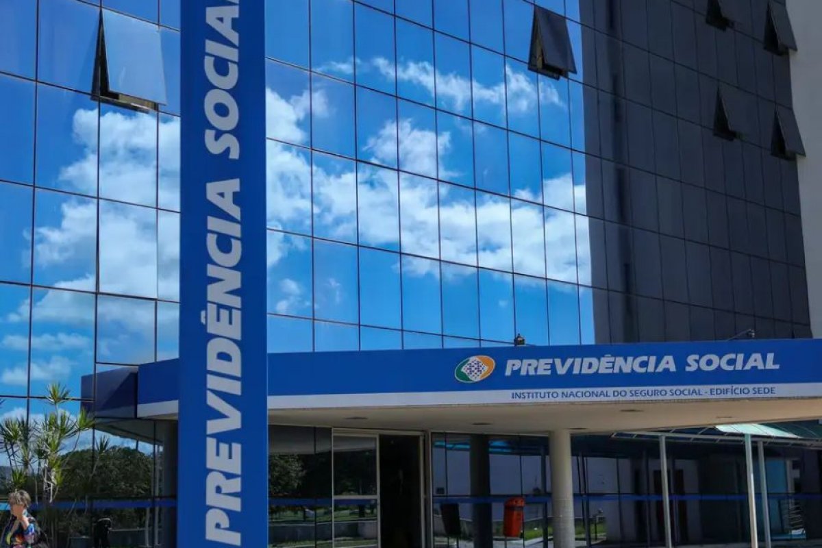 Aposentadorias do INSS acima do mínimo sobem 3,90% e teto do INSS deve ir a R$ 8.475,54 em 2026