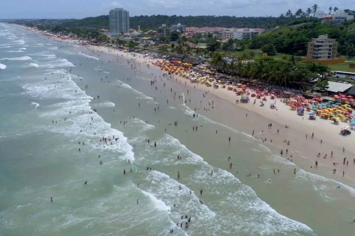 Ilhéus proíbe consumação mínima e cobrança antecipada em barracas de praia