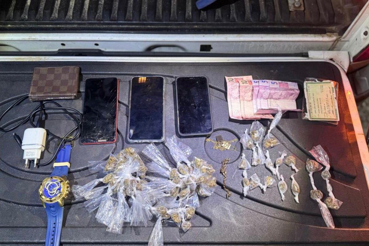 Polícia Militar prende três suspeitos e apreende drogas na Barra