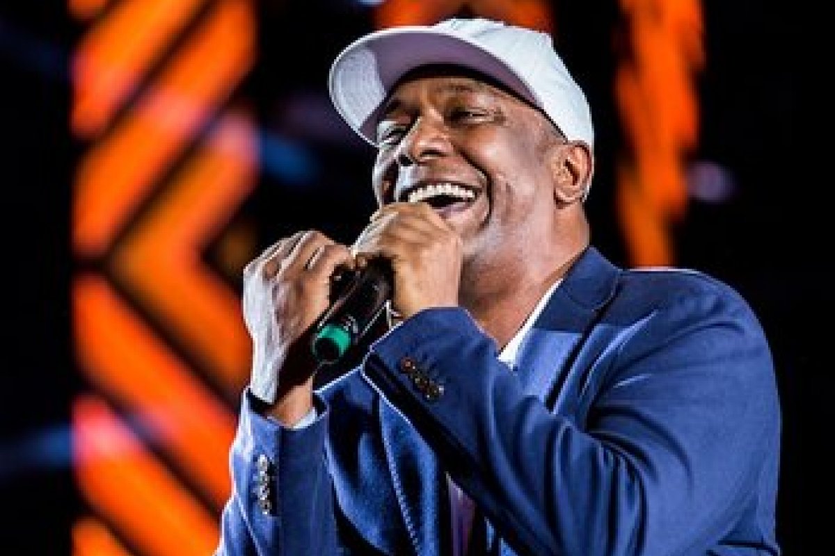 Psirico comanda festa no Farol na partida do Brasil pelas quartas