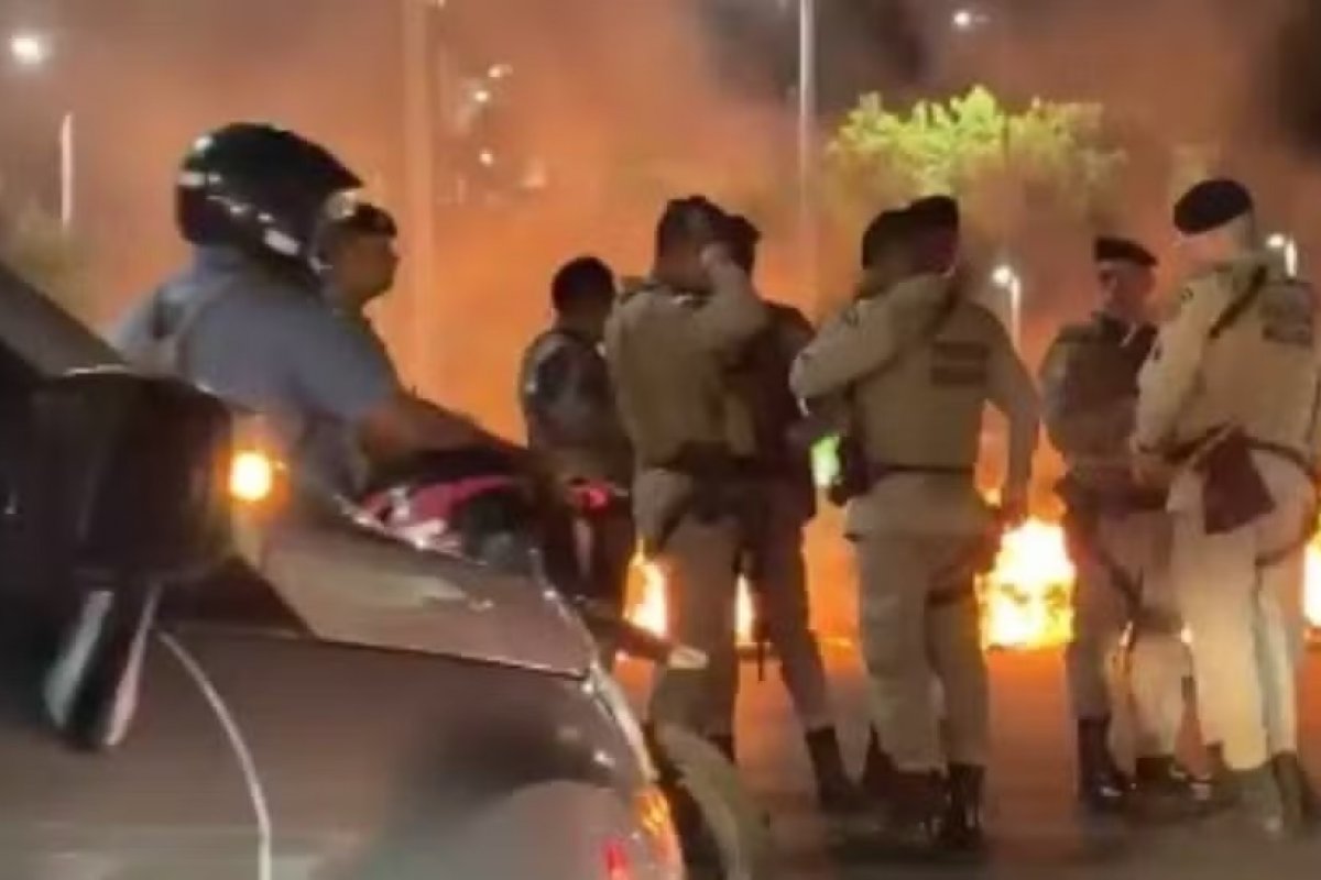 Manifestação interdita parcialmente vias na Federação após ação policial em Salvador