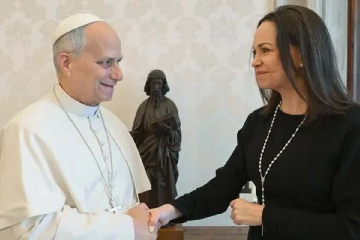 Papa Leão XIV se reúne com líder da oposição da Venezuela no Vaticano