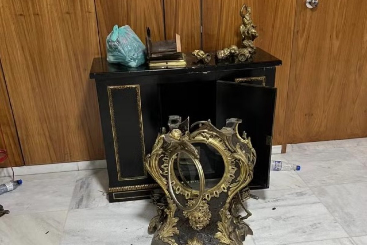 8/1: Moraes pede para Justiça de Uberlândia refazer cálculo de pena de réu que quebrou o relógio de Dom João VI