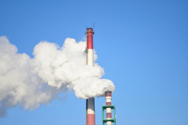 [O 1% mais rico do mundo esgota 'cota' de emissões de carbono de 2026 em apenas 10 dias, diz ONG]