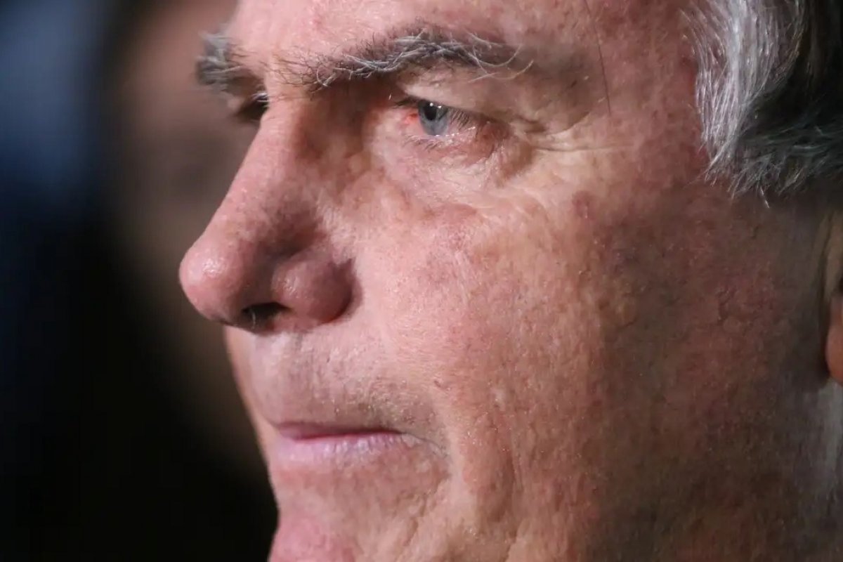 Defesa de Bolsonaro questiona condenação por formação de quadrilha e cita caso do Mensalão