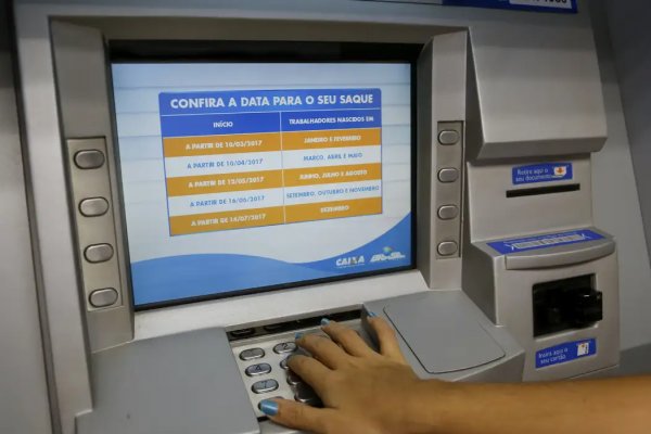 [Quatro homens são presos suspeitos de envolvimento em furtos a caixas eletrônicos na Bahia ]