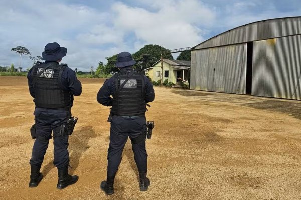 [Avião de ex-deputado estadual é roubado por cinco homens armados ]