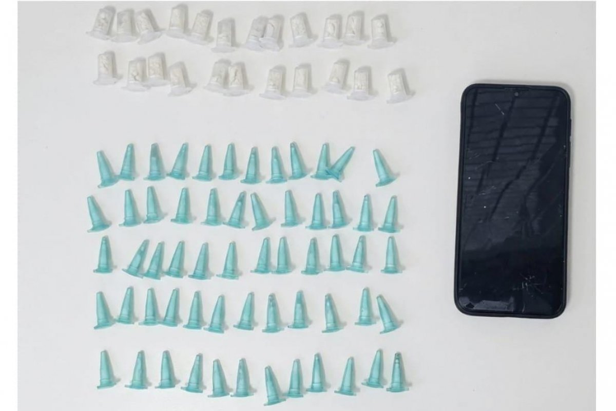 Homem com mandado de prisão é preso com drogas após tentar fugir em Fazenda Coutos