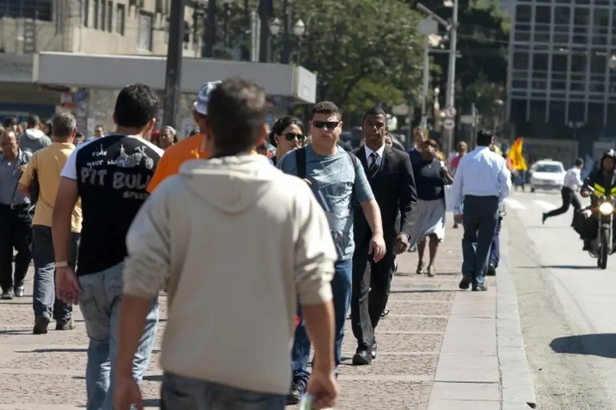 Classe média tem recorde de população em 2024, diz FGV; mais de 17 milhões saíram da pobreza