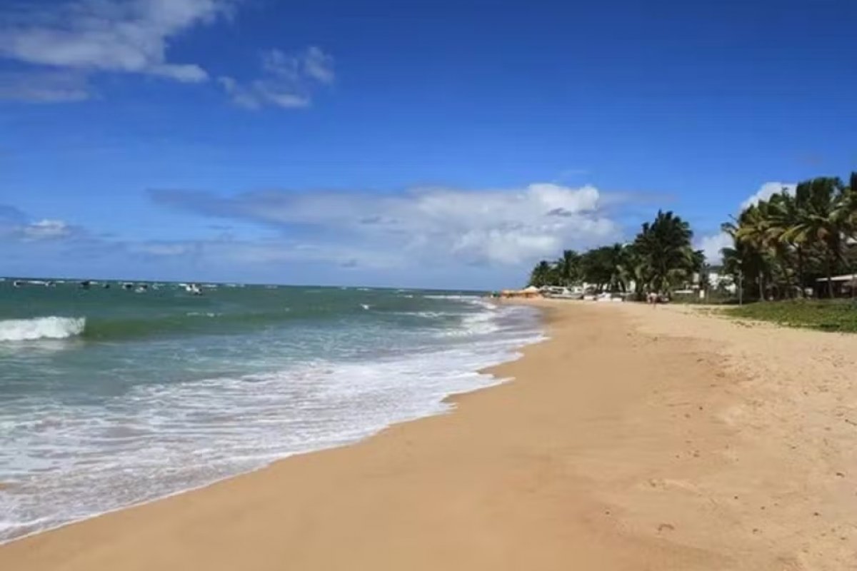 Prefeitura de Camaçari proíbe churrasqueiras na faixa de areia das praias