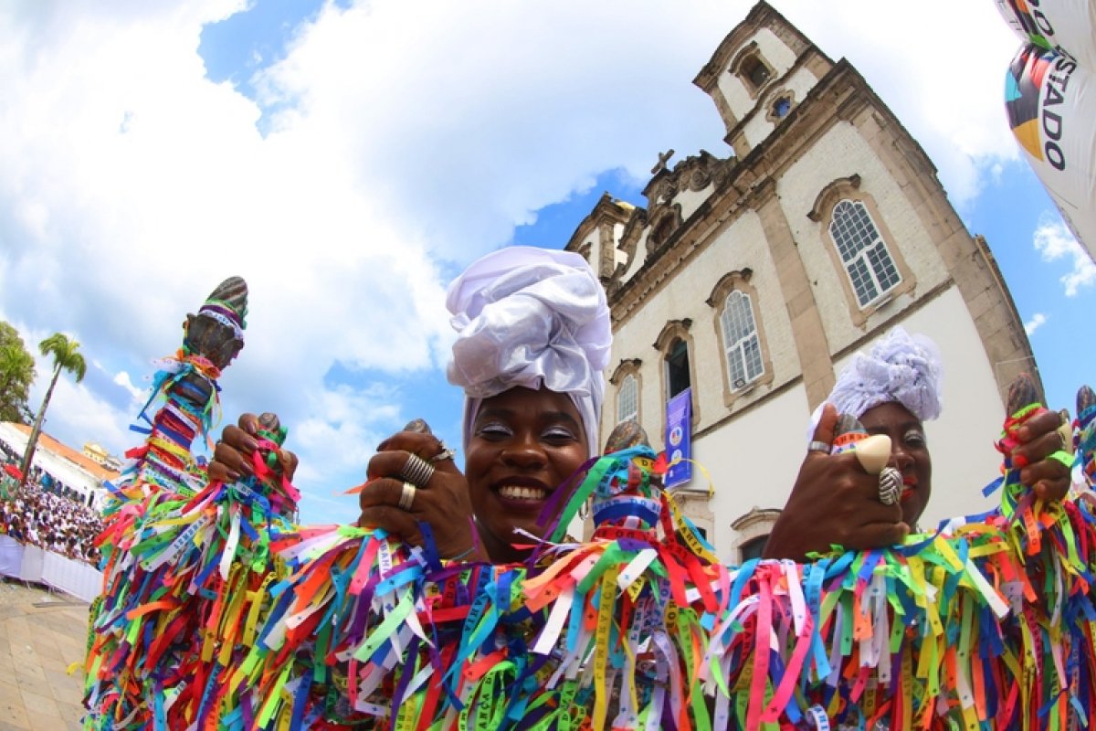 Lavagem do Bonfim reafirma fé, sincretismo e apelo pela paz em Salvador