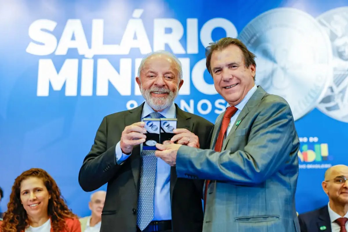 Lula diz que salário mínimo é baixo, mas aponta importância de direito