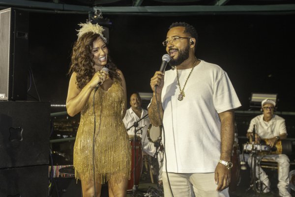 [Cantora Karinah lança clipe da música 'Ripiei' e celebra com roda de samba no Rio de Janeiro]