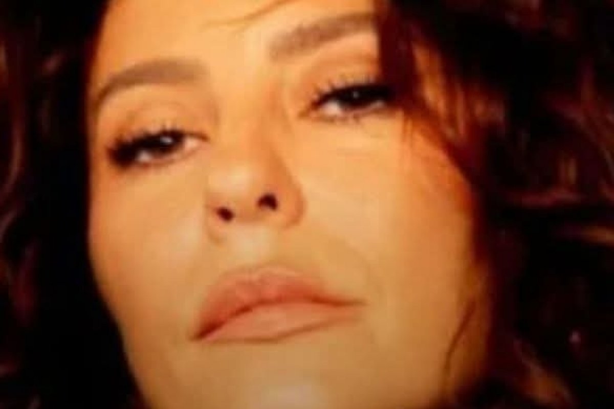 Paolla Oliveira se revolta após receber buquês de rosas vermelhas!