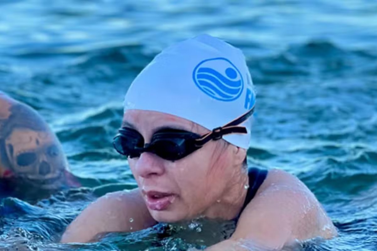 Escola de natação oferece vagas gratuitas para pessoas de baixa renda em Salvador