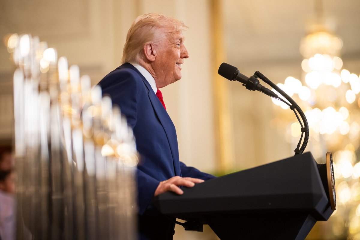 Trump anuncia tarifas crescentes sobre oito países europeus até conseguir comprar Groenlândia