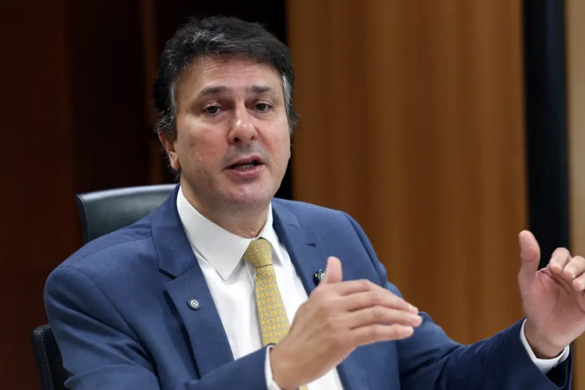 Camilo Santana diz que governo deve anunciar novo reajuste do piso dos professores nesta semana