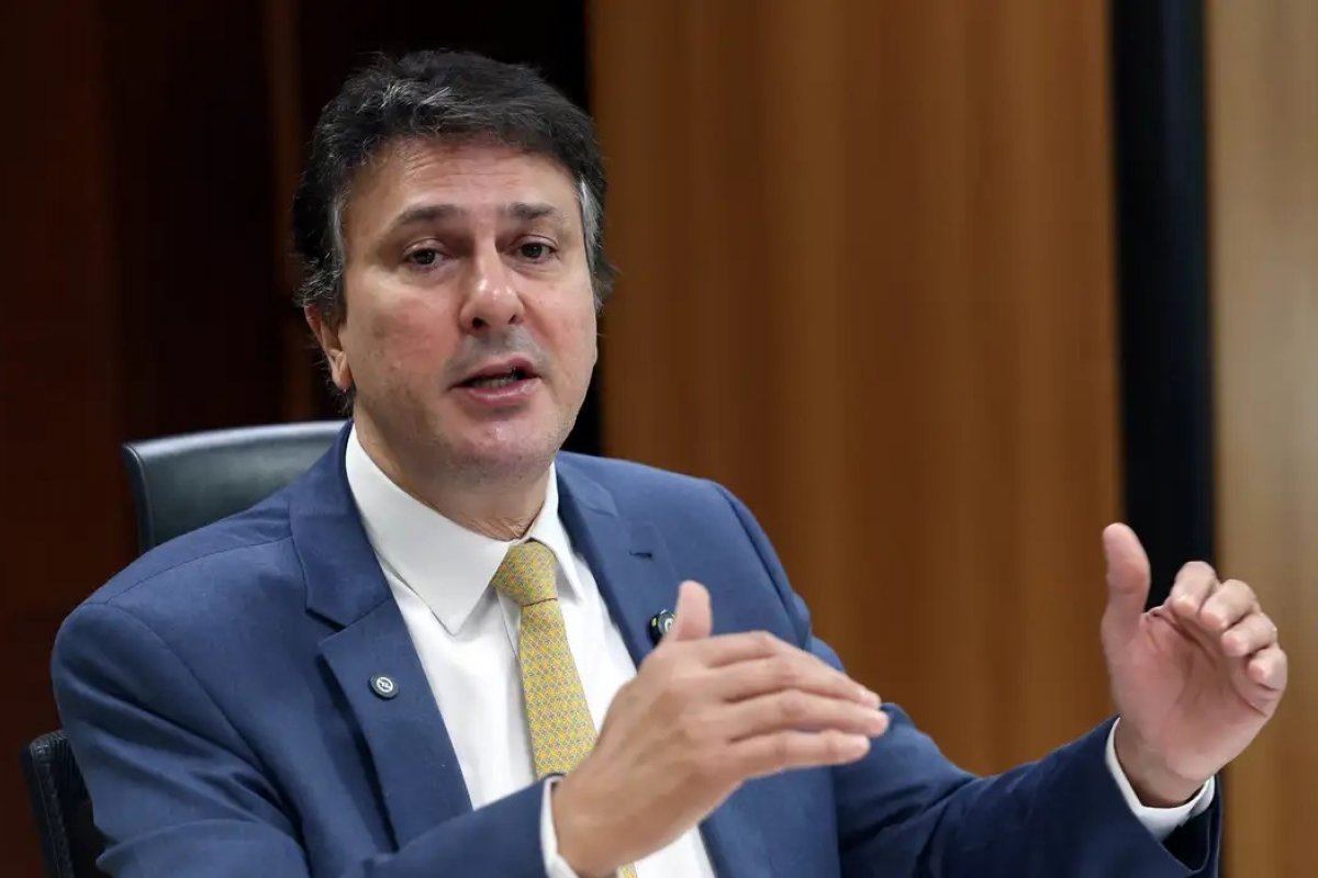 Camilo vai se reunir de novo com Lula para destravar medida provisória do piso salarial para professores