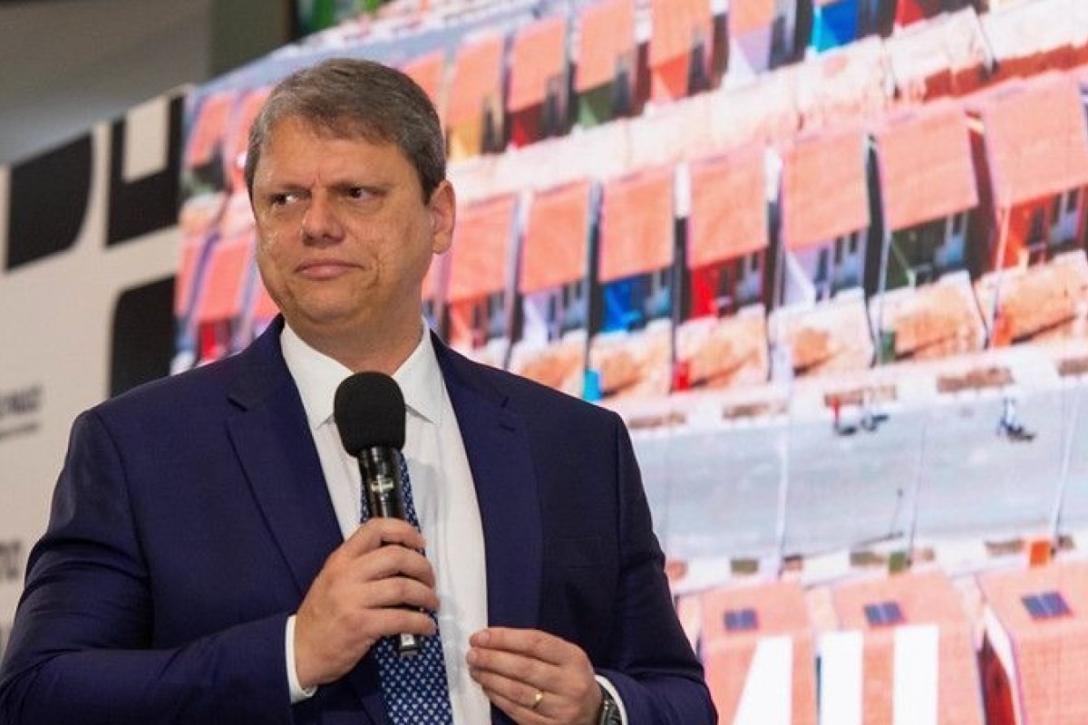 Governo Tarcísio incomoda aliados ao represar repasse para prefeituras paulistas