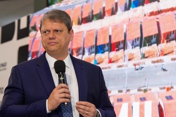 [Governo Tarcísio incomoda aliados ao represar repasse para prefeituras paulistas]