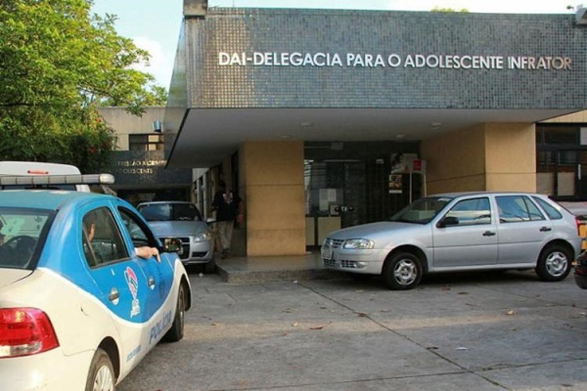 Adolescente é apreendido suspeito de tentativa de latrocínio dentro de hotel, em Salvador