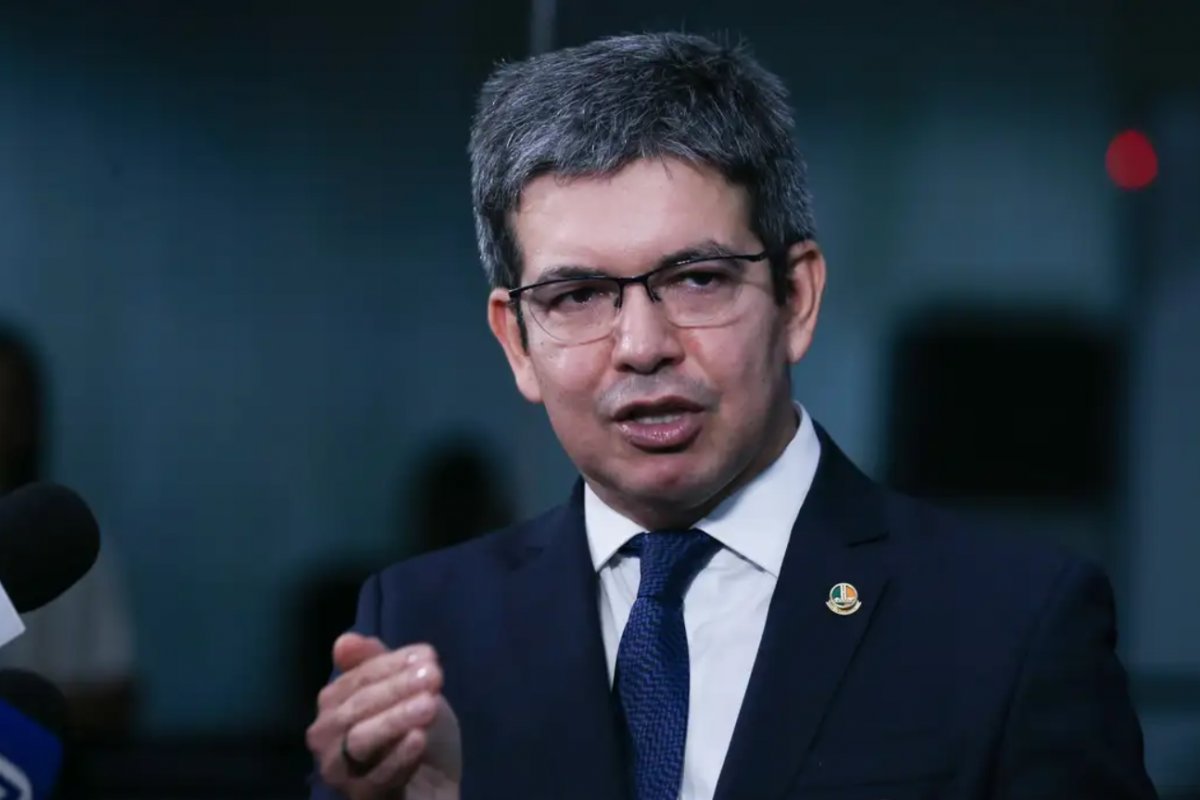 Banco Master: "um dos maiores crimes contra o sistema financeiro nacional", diz senado Randolfe Rodrigues