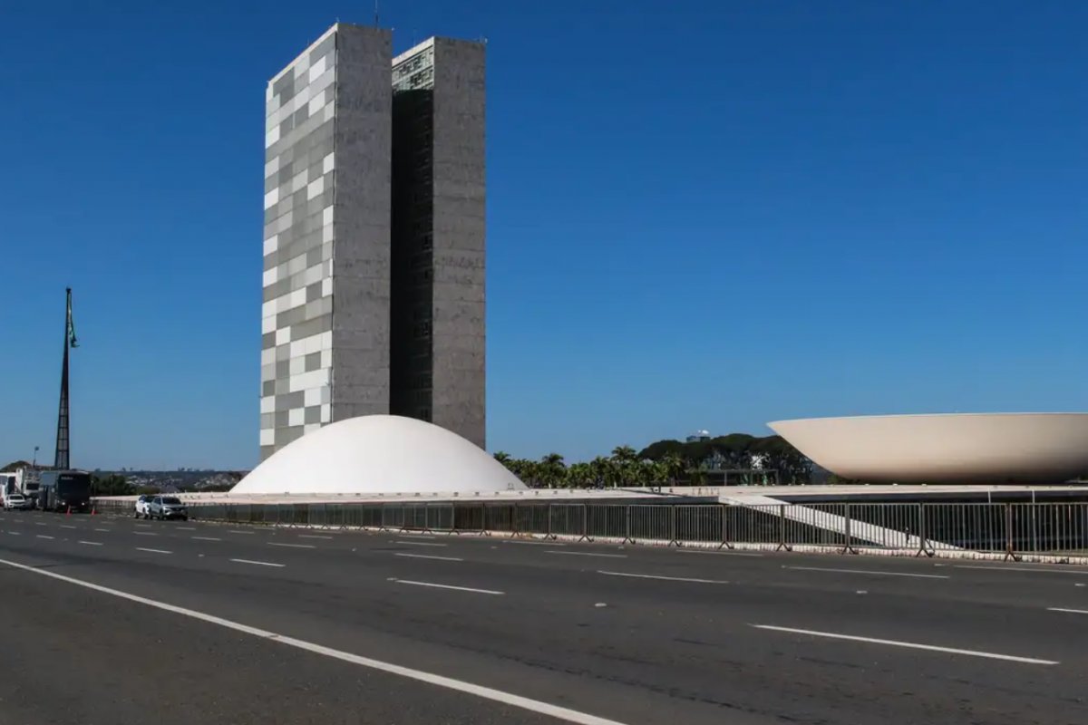 Congresso reúne assinaturas para criação de CPI e CPMI do Banco Master 