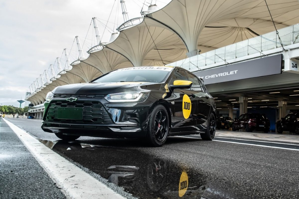 Farol da Bahia testa o Chevrolet Onix Track Day com motor de 150cv