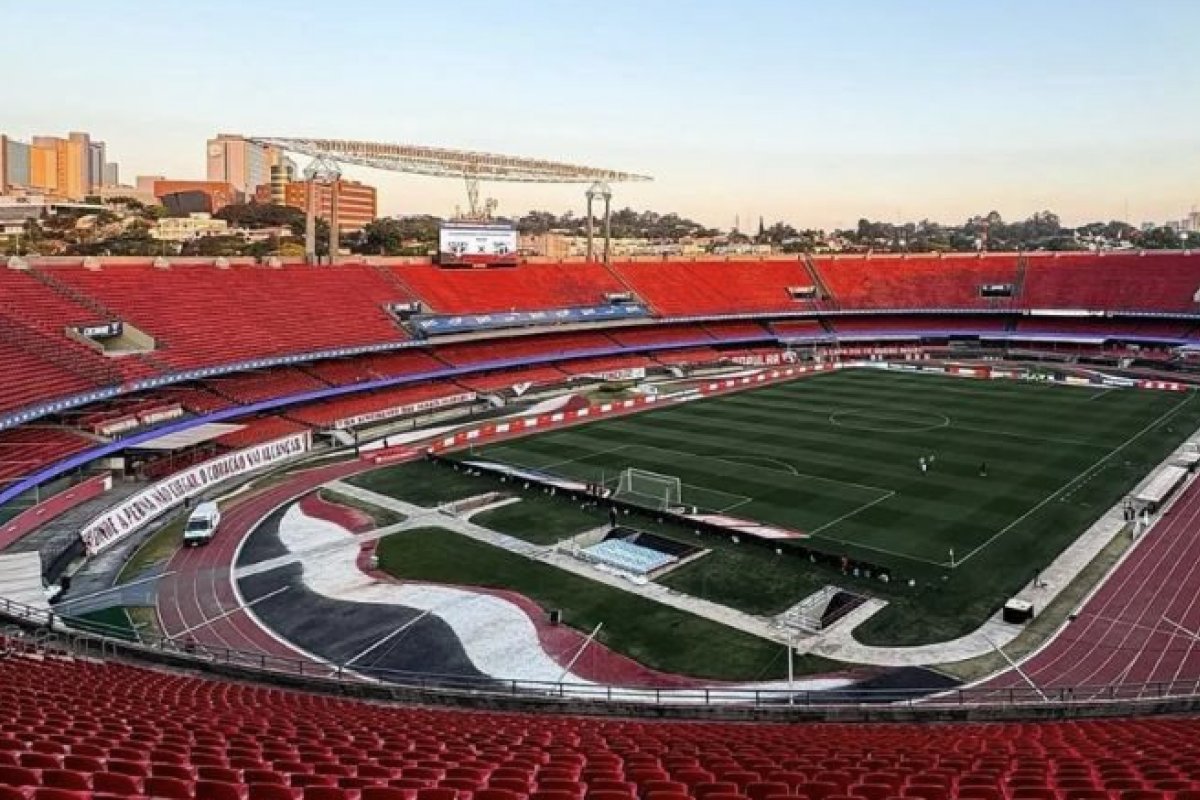 Esquema de venda ilegal de camarotes em estádio é desmontado pela polícia; dirigentes são alvos da operação 