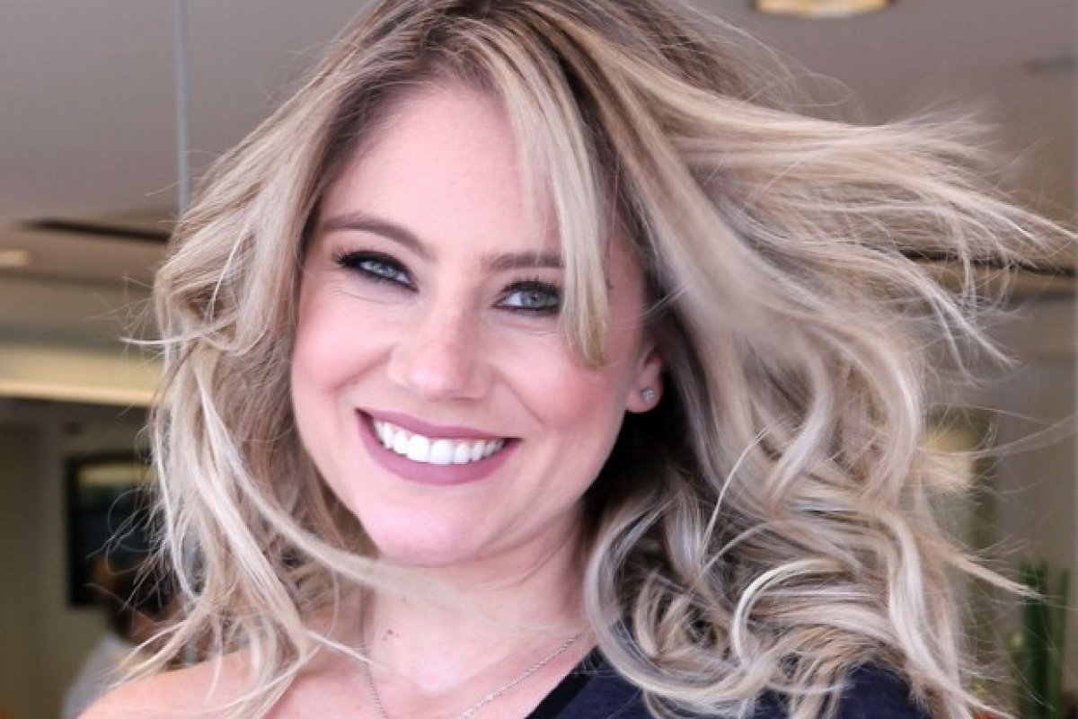 Juliana Baroni representará a ex-primeira-dama Marisa Letícia na Marquês de Sapucaí!