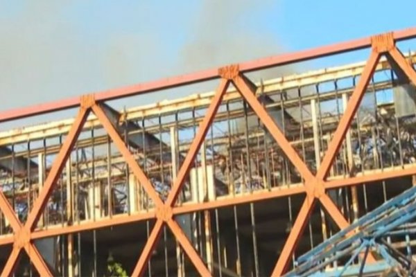 [Incêndio atinge prédio do antigo Centro de Convenções de Salvador, no bairro do Stiep ]