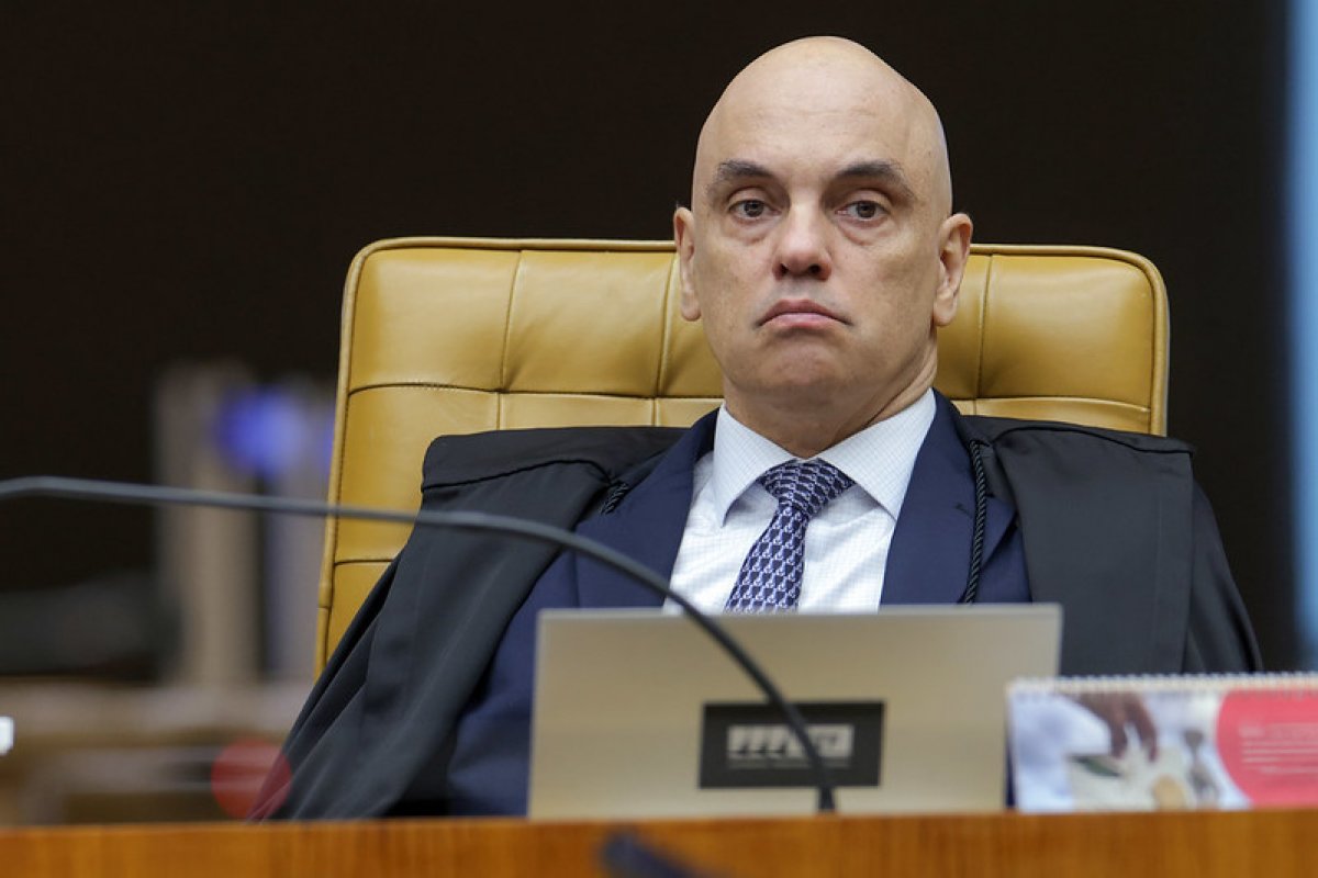 Moraes arquiva investigação contra delegados da PF por blitz no 2º turno de 2022