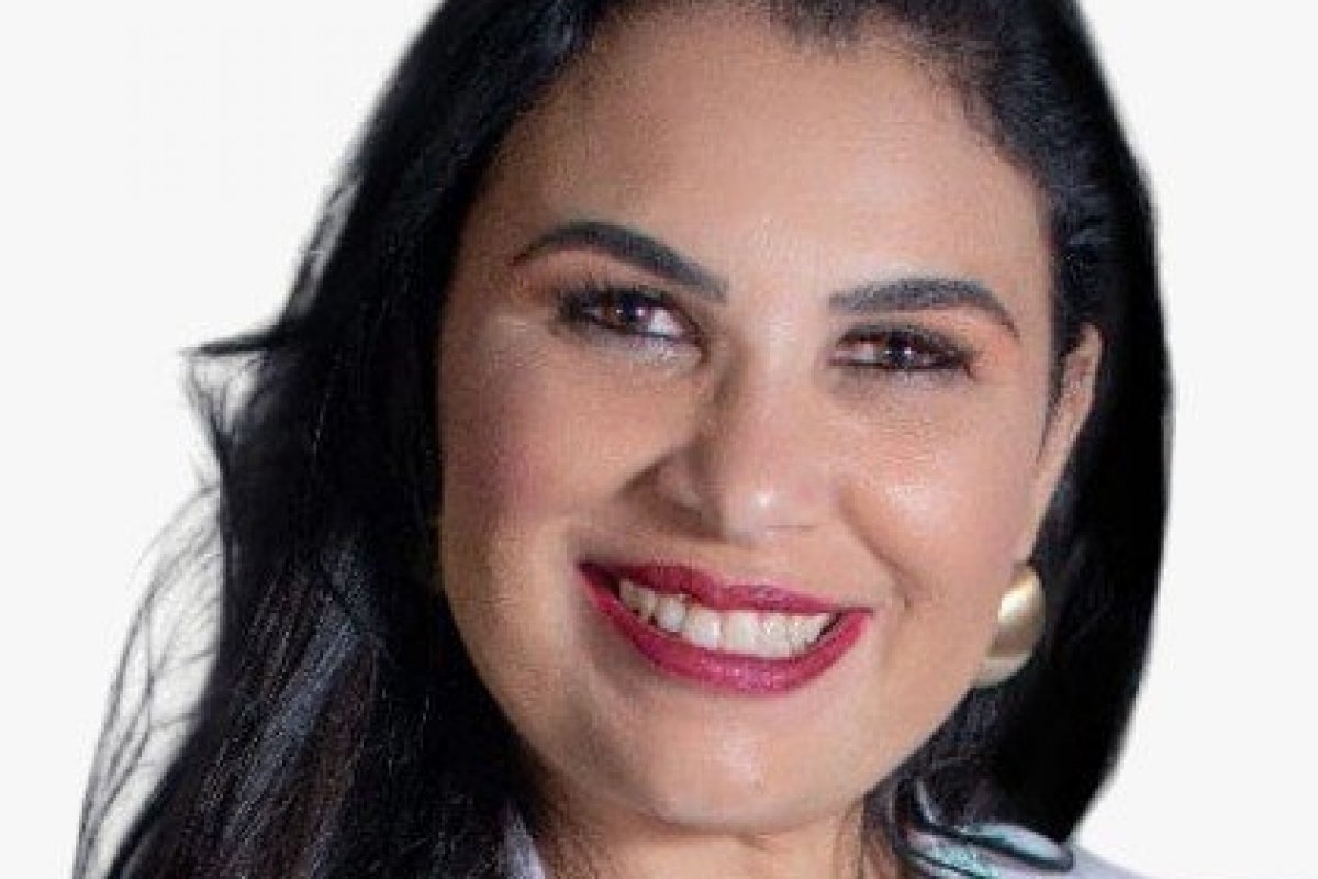 Serviço especializado reforça cuidados com a voz de cantores durante período intenso de festas e Carnaval! 